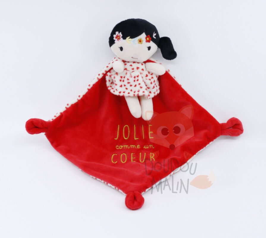  - poupée rouge jolie comme un coeur 